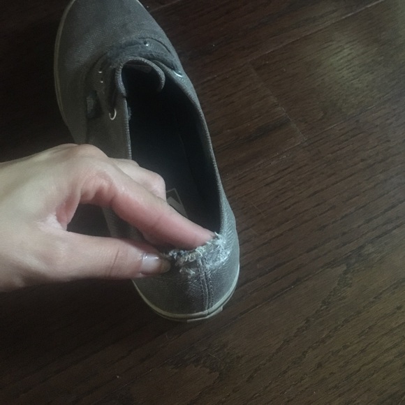 CLOSET CLOSING - Picture 3 of 5