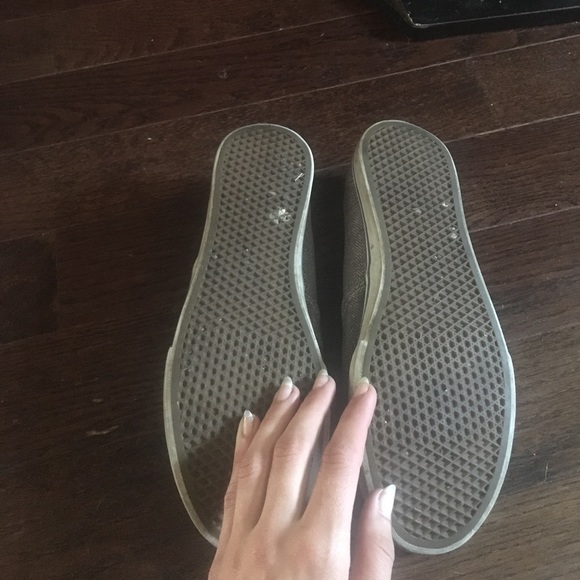 CLOSET CLOSING - Picture 4 of 5