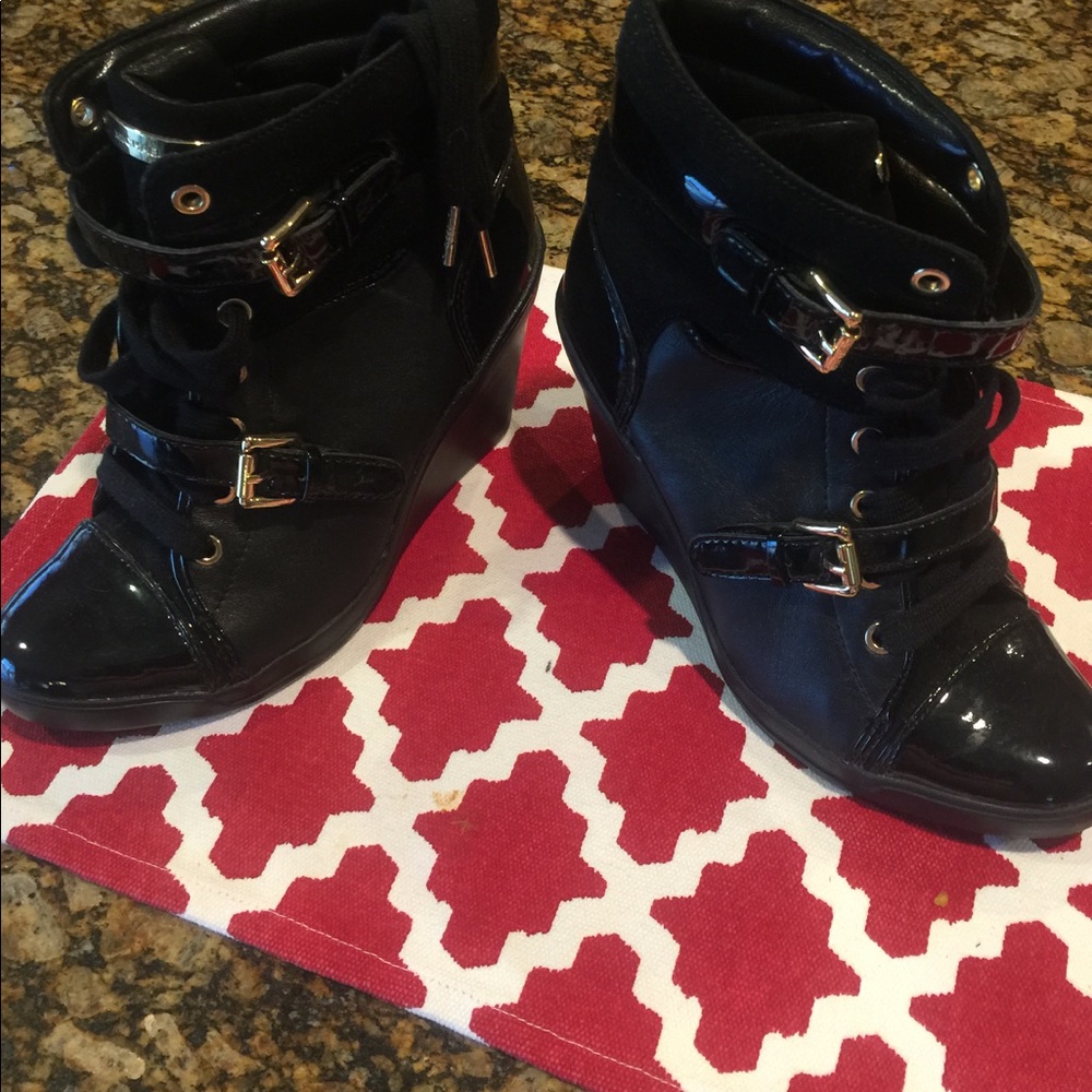Authentic MK new high top wedge shoe👟👠