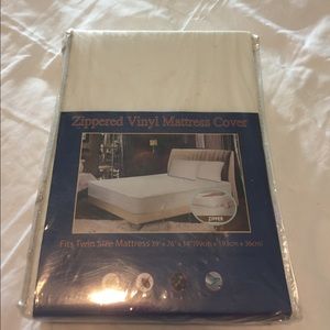 Zippered Vinyl Mattress Cover