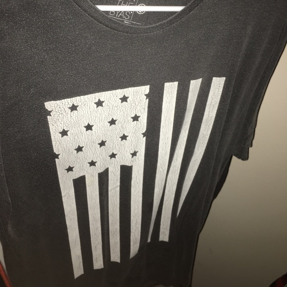 On the byas t shirt - Picture 2 of 3