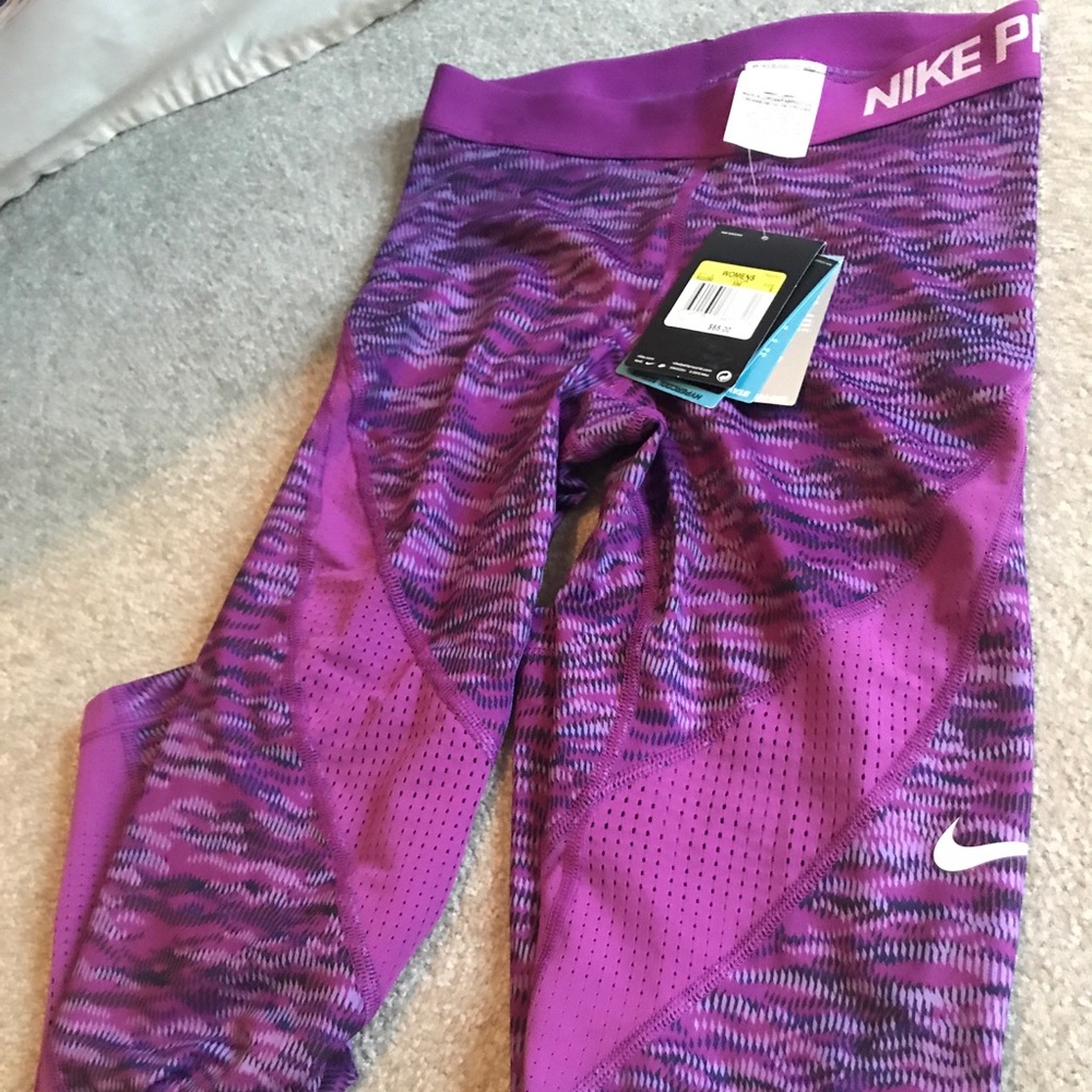 NWT Nike Reflect Training Hypercool Series Capris