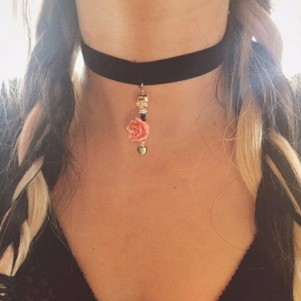 💎NEW💎 The Deadly Romance Velvet Choker 🌹