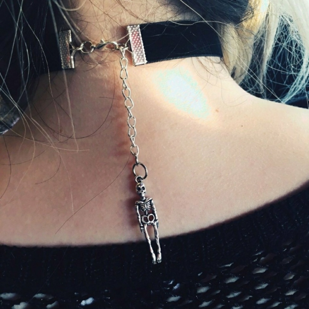 πNEWπ The Deadly Romance Velvet Choker πΉ - Picture 2 of 4
