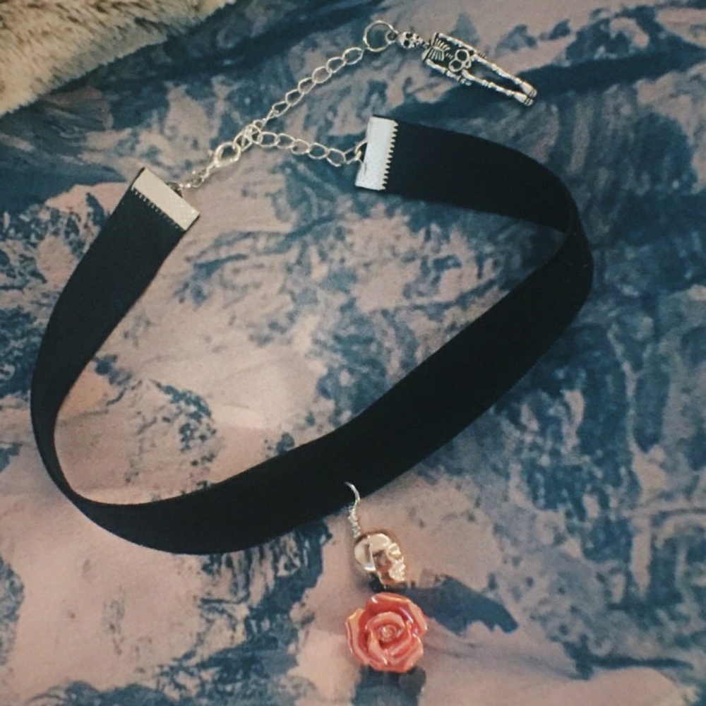 πNEWπ The Deadly Romance Velvet Choker πΉ - Picture 3 of 4