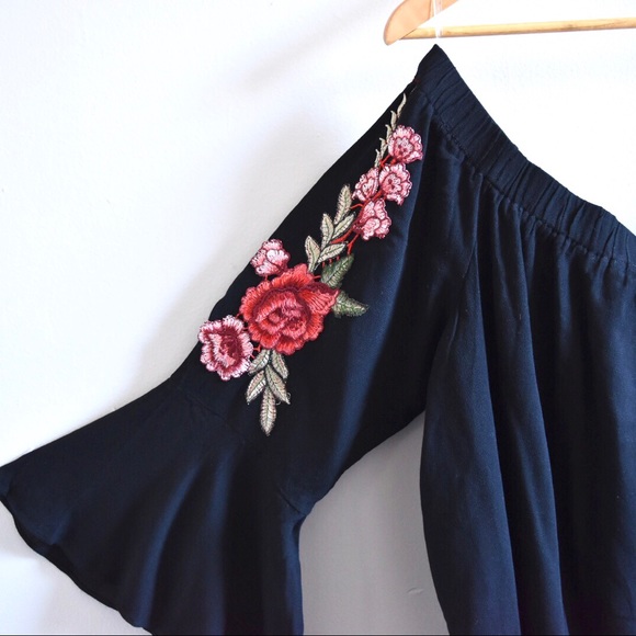 3X Left! Embroidered Off The Shoulder Top - Picture 6 of 8