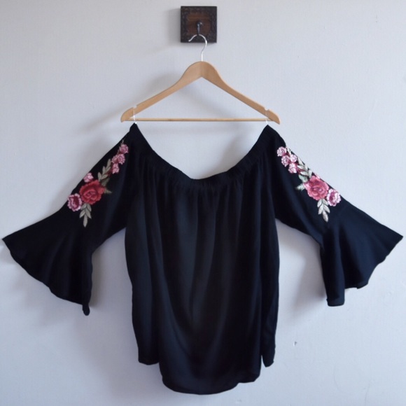 3X Left! Embroidered Off The Shoulder Top - Picture 5 of 8