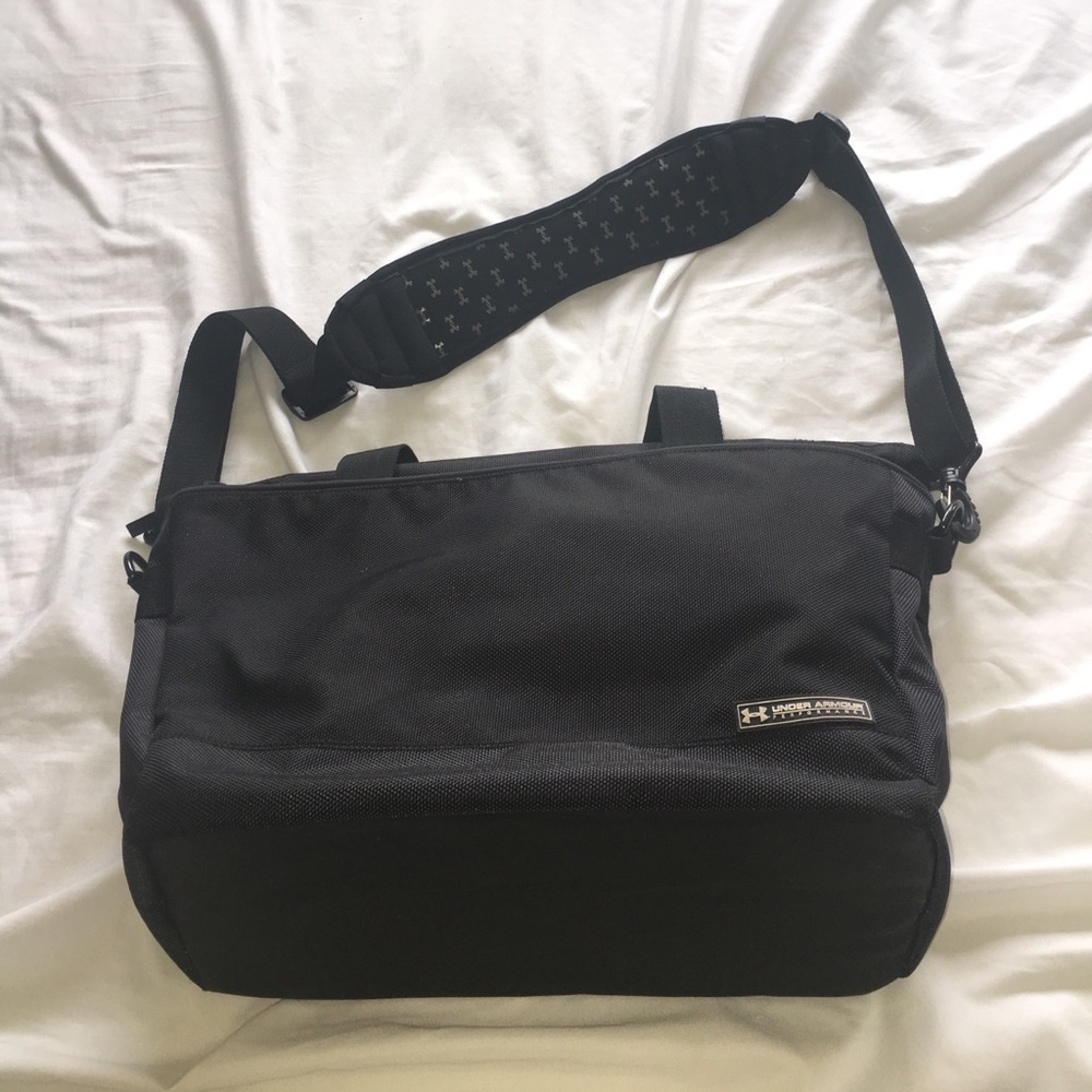 Black under armour bag