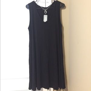Black V-Neck Sleeveless Dress