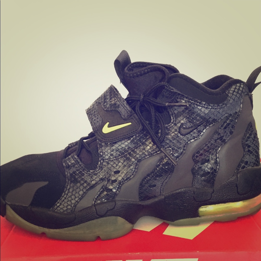 Men's Nike "air DT max 96 Prm" Snake Skin Volt