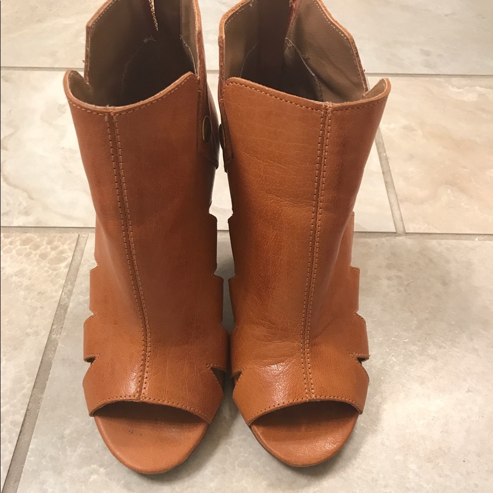 Kelsi Dagger 6.5 open toe booties