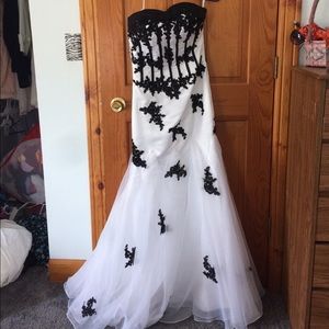 Mermaid dress with lace designs