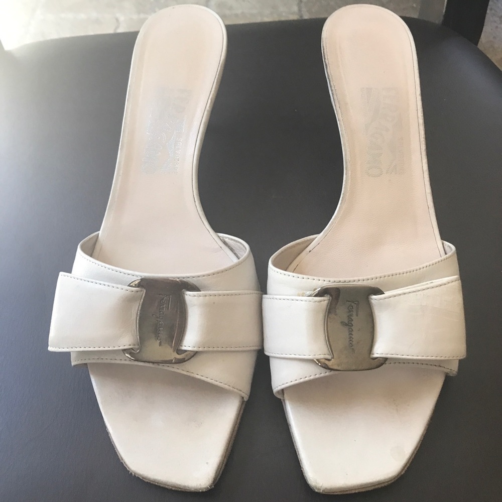 Salvatore Ferragamo Sandals in Light Gray, Sz 9.5.