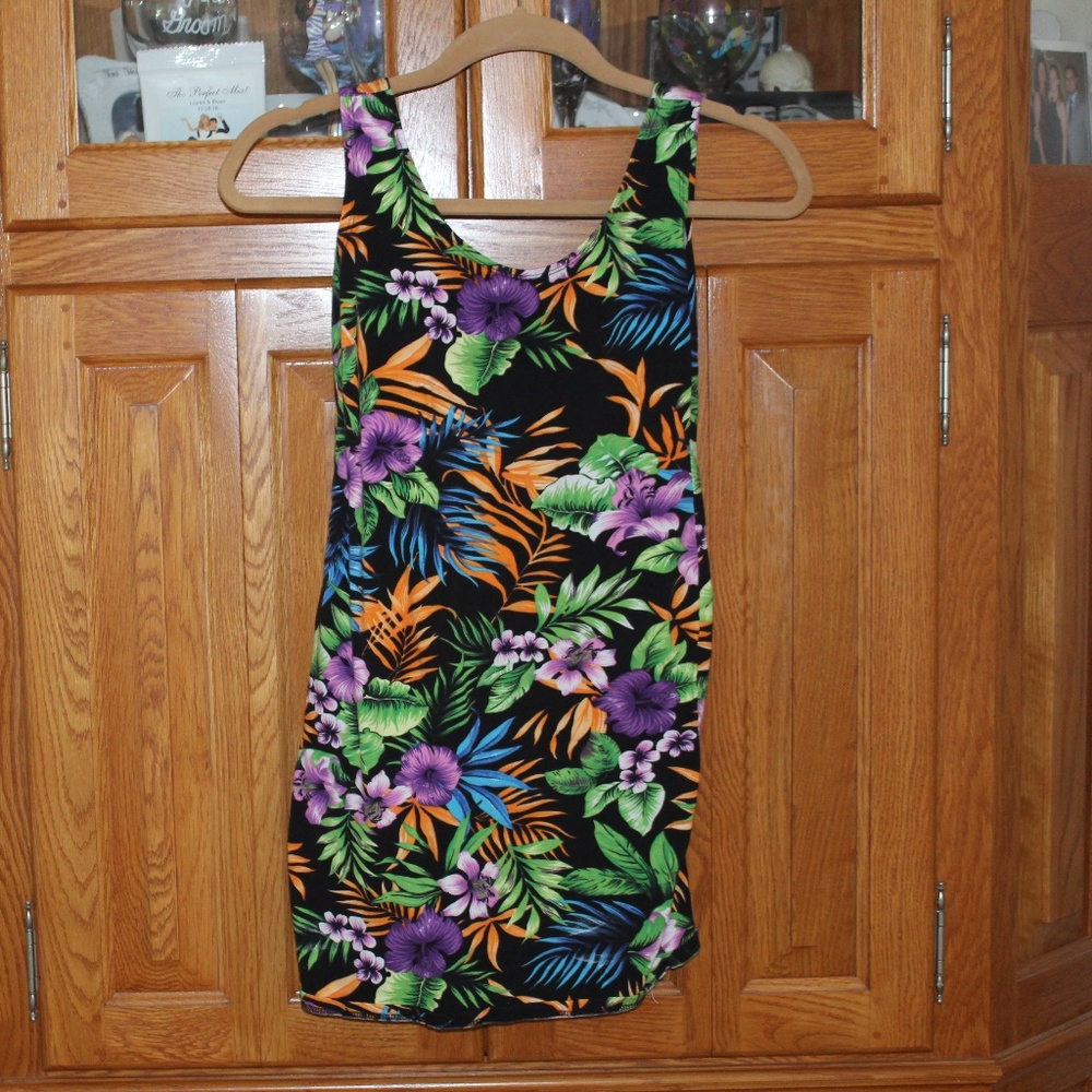flower Hawaiin body con dress!