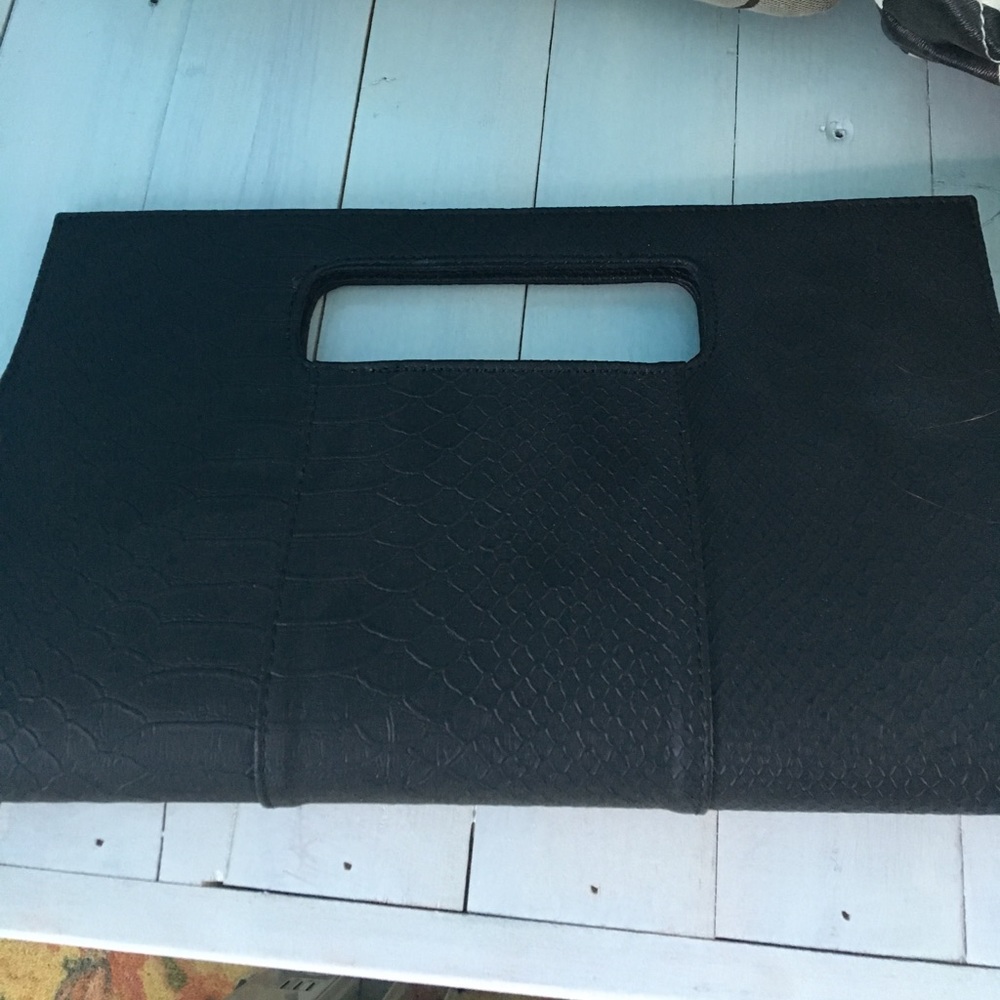Black clutch