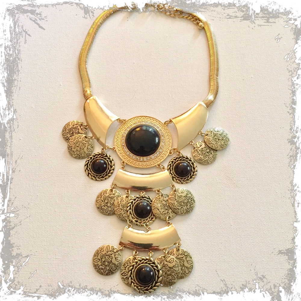 Gorgeous statement necklace