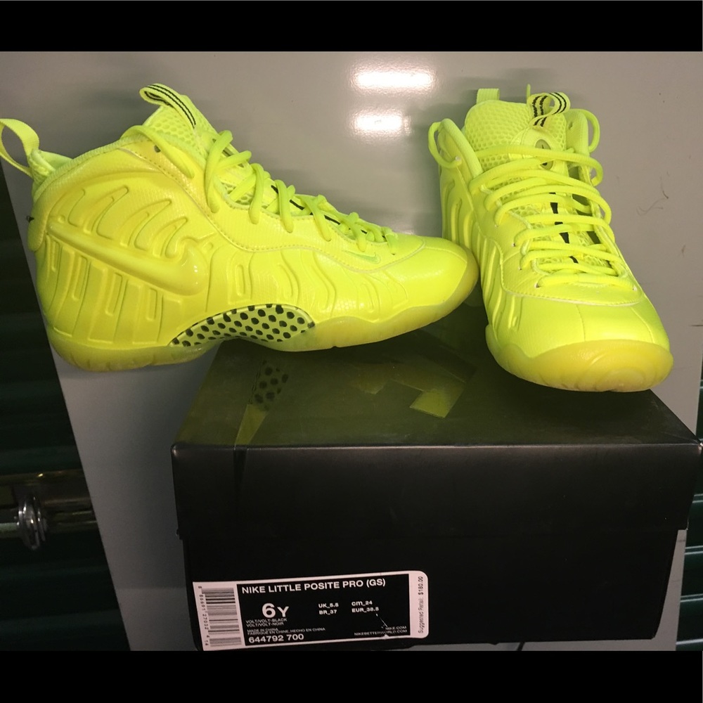 Nike FoamPosite ( youth ) size 6