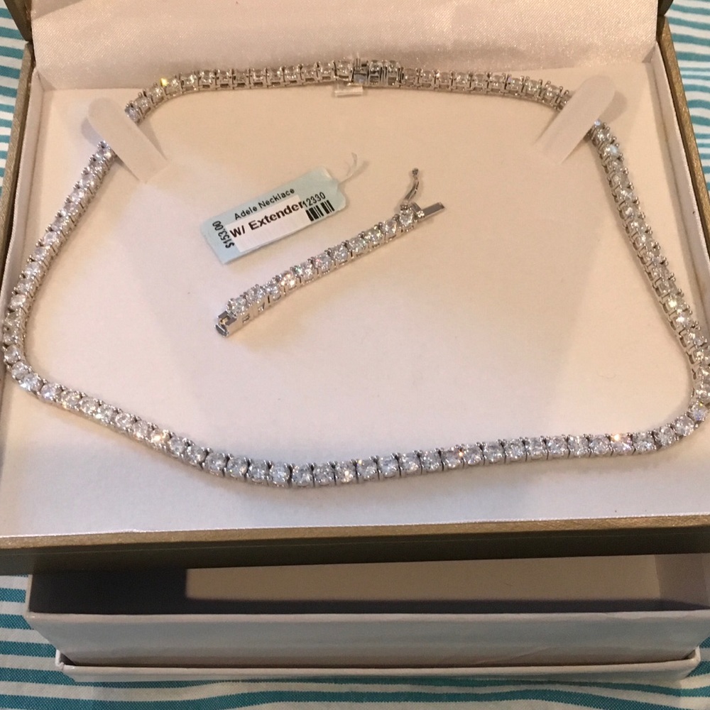 Beautiful diamond necklace worn 1x @ wedding