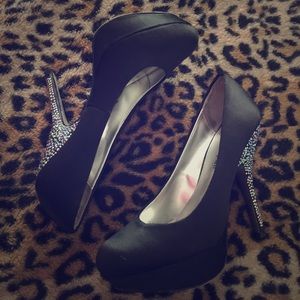 Black shi heels