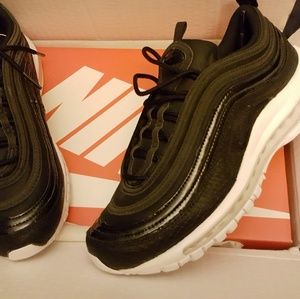 Brand New.. Women's Size 9