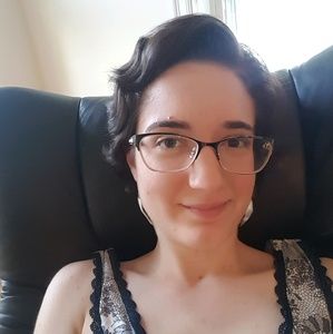 Meet your Posher, Caitlin