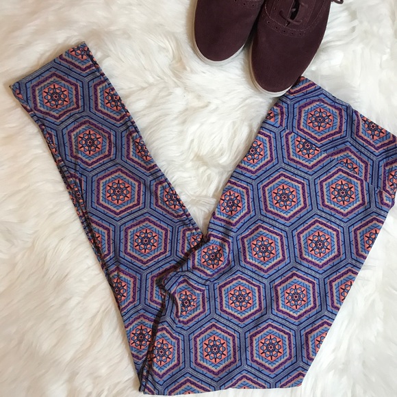 LuLaRoe Pants - Rare LuLaRoe Tall & Curvy Leggings