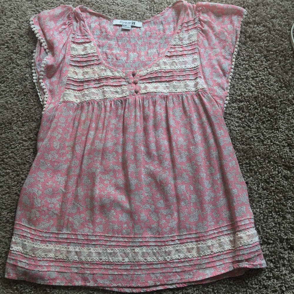 Cute F21 blouse . Size Medium