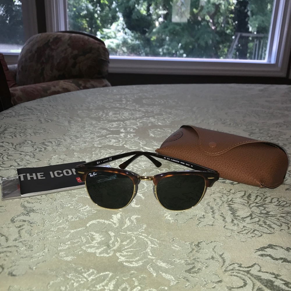Brand new club master ray bans. POLARIZED