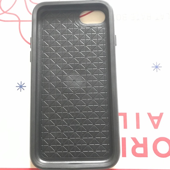 iPhone 7 otterbox case - Picture 3 of 6
