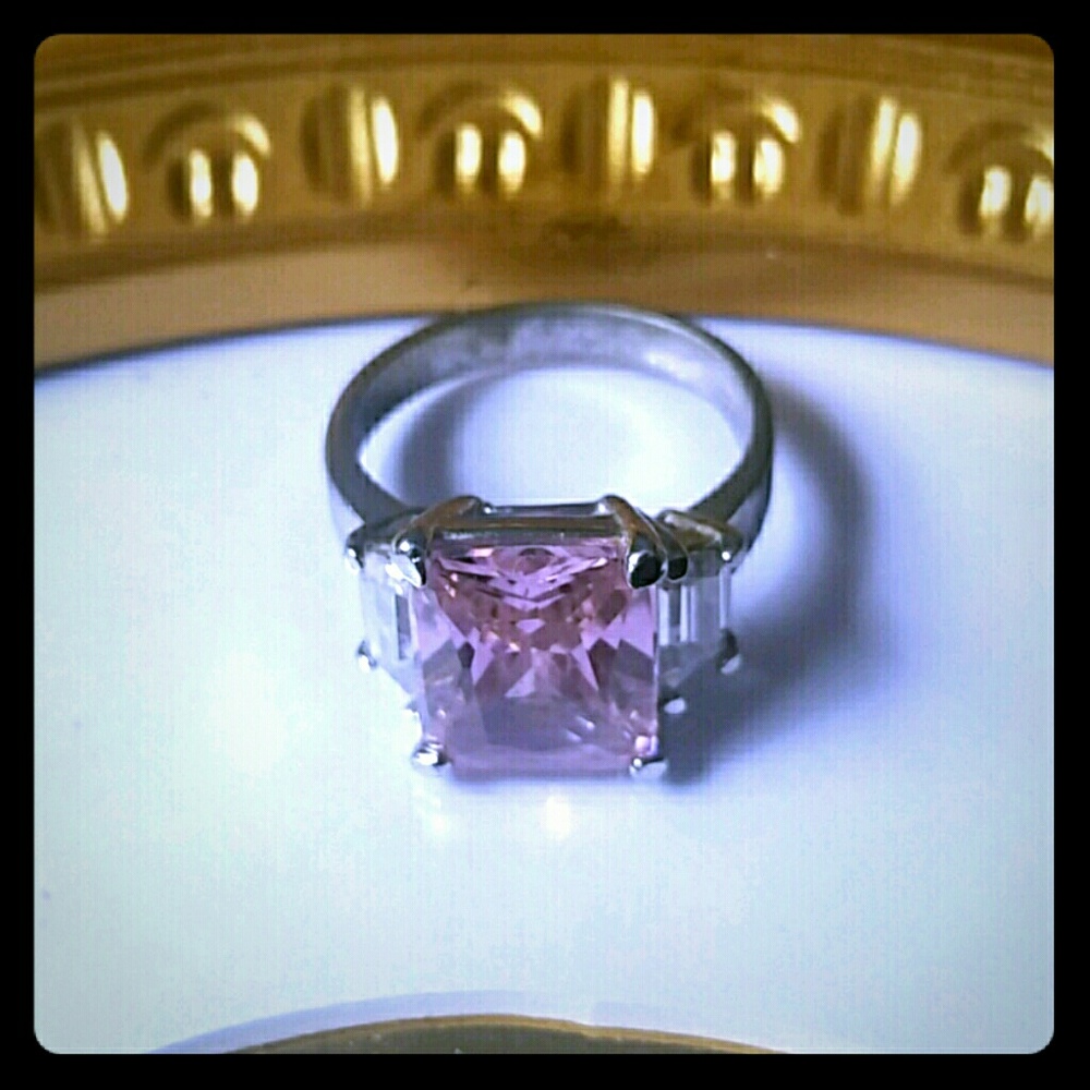 Beautiful. 925 large pink quartz ring