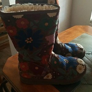 Ugg Wahine multi floral flower embroidered boots 9
