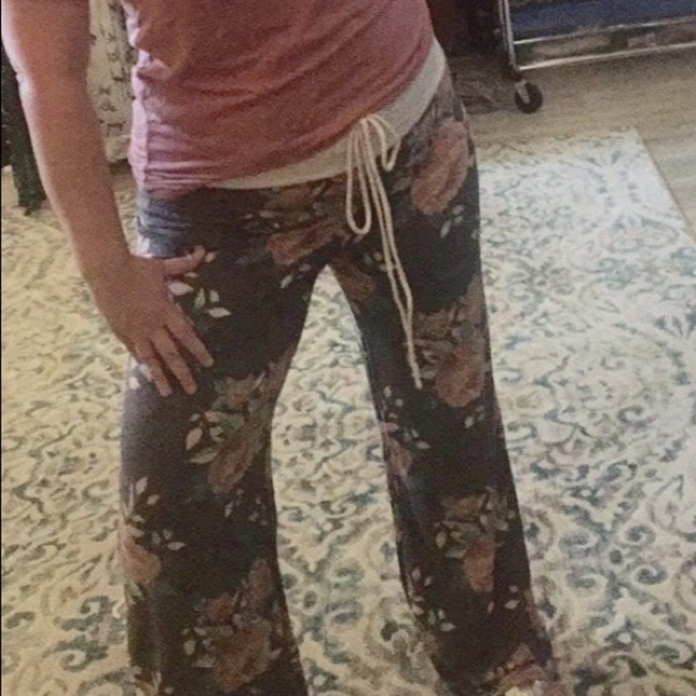 Last one! 3X Charcoal Floral Lounge pants - Picture 3 of 5