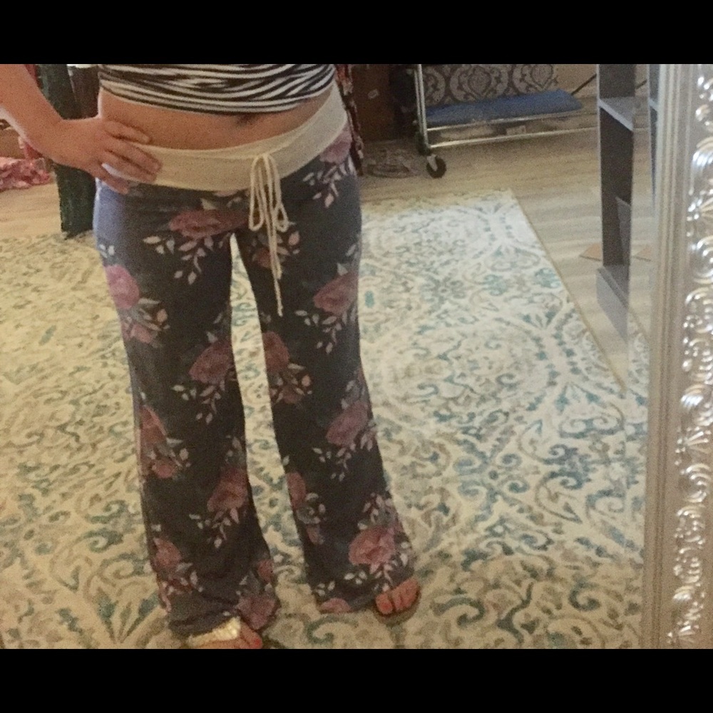 Last one! 3X Charcoal Floral Lounge pants - Picture 4 of 5