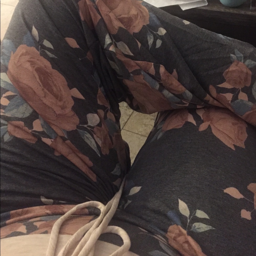 Last one! 3X Charcoal Floral Lounge pants - Picture 5 of 5
