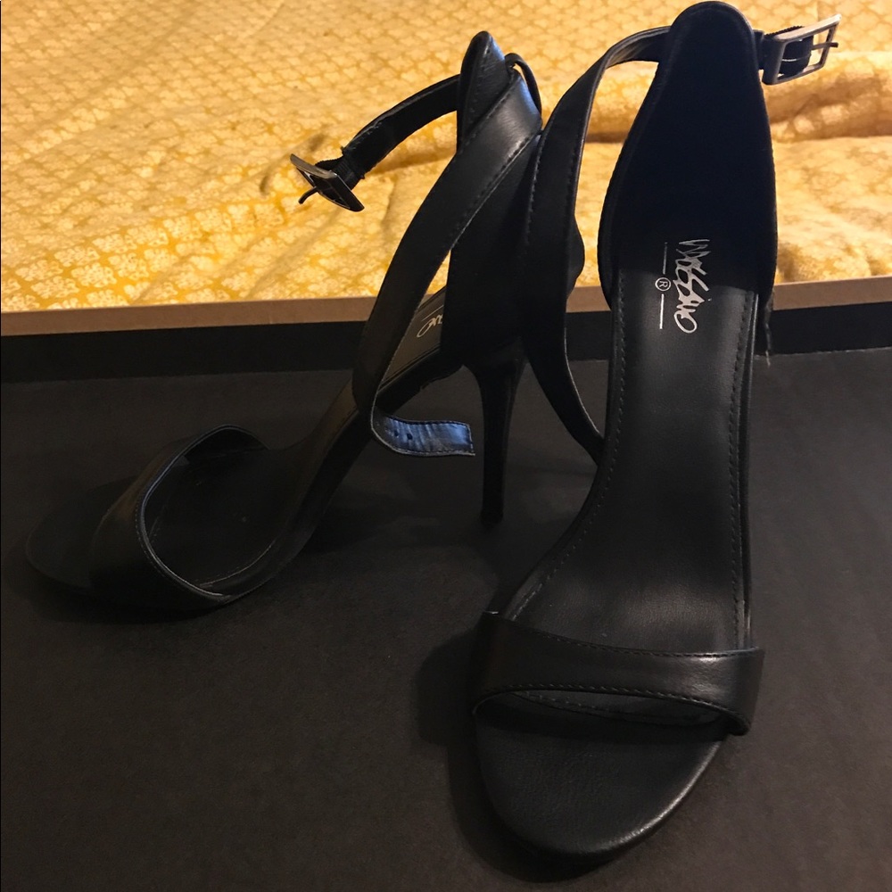 Mossimo black ankle strap heels