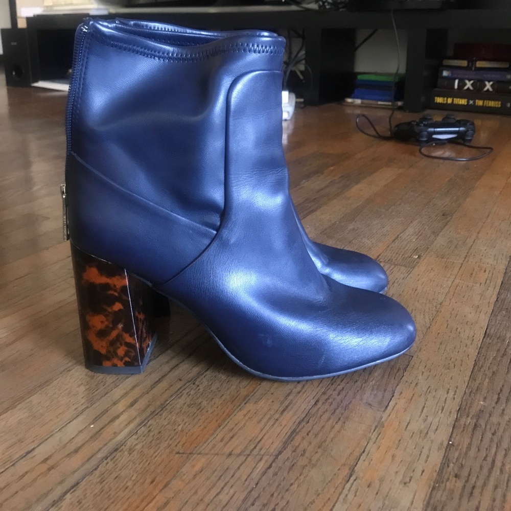 Cute navy boots with tortoise heel look accent