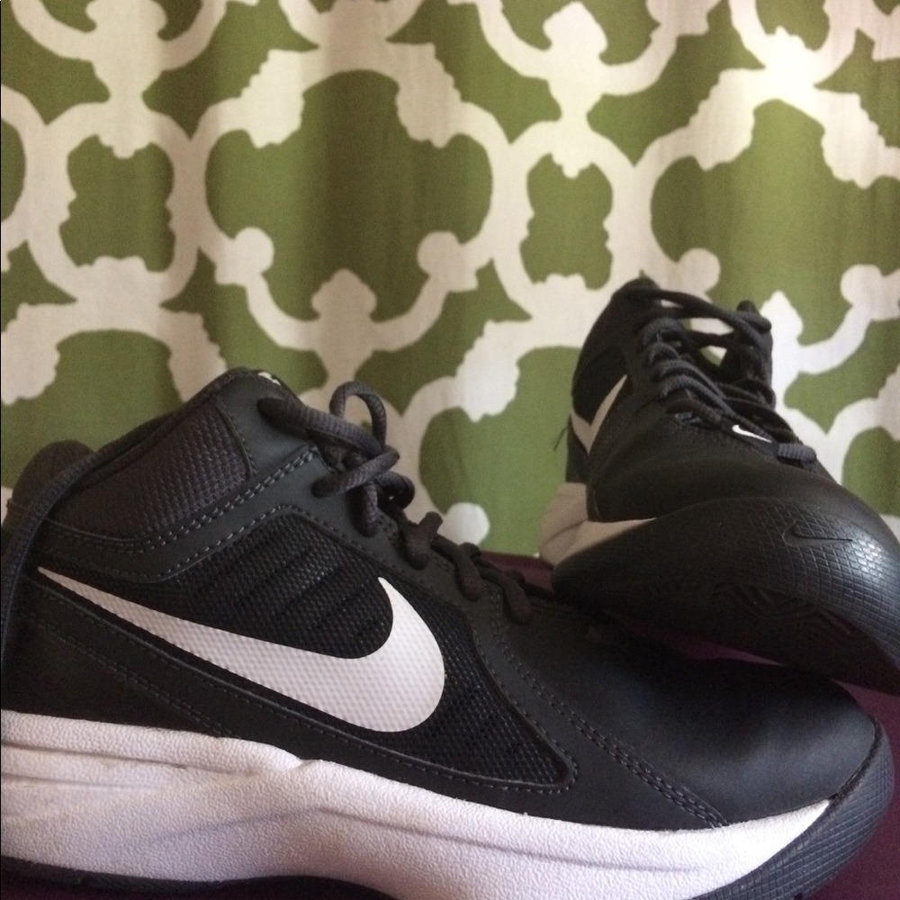 Nike Overplay VIII shoes