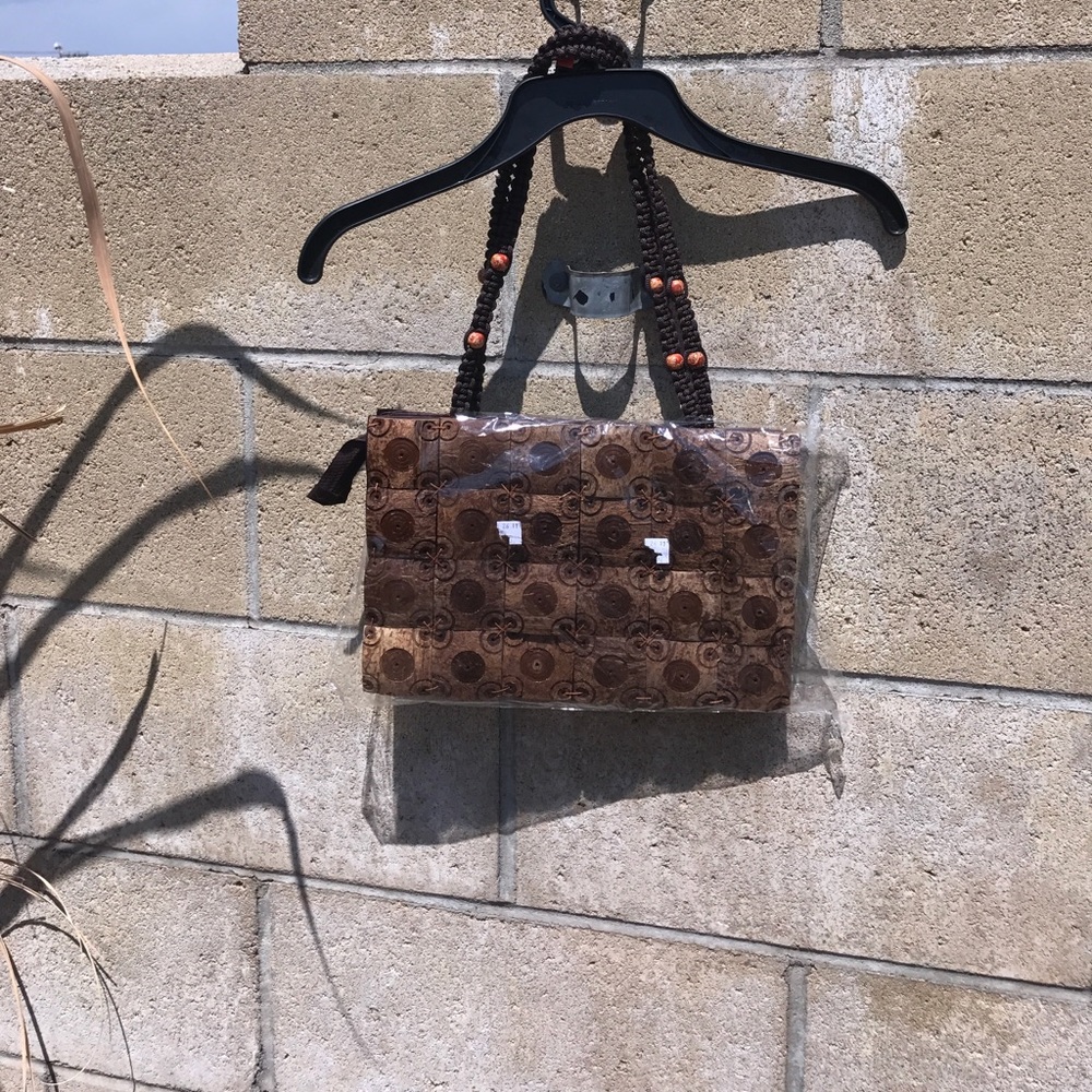 🆕 BROWN PURSE HAND SHELLED TOGETHER👜