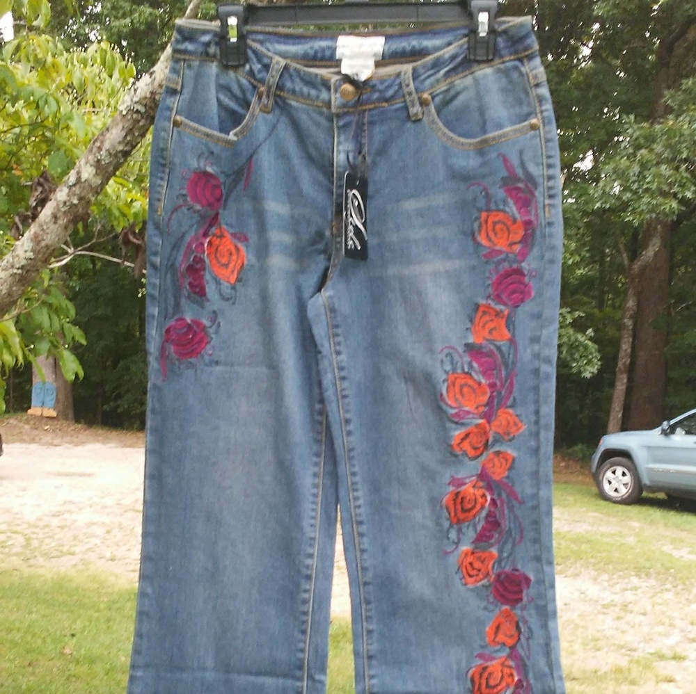 Jeans with flower appliques