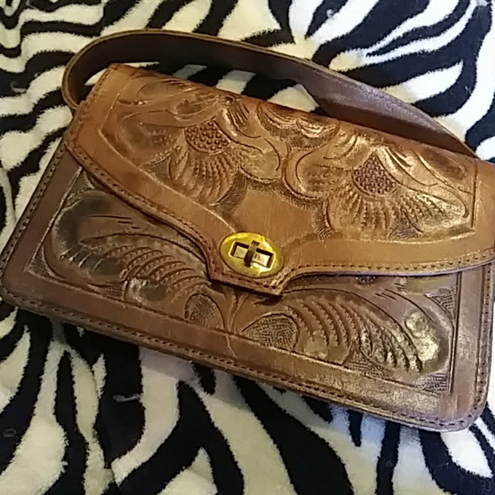 VINTAGE GAITAN HAND TOOLED LEATHER PURSE