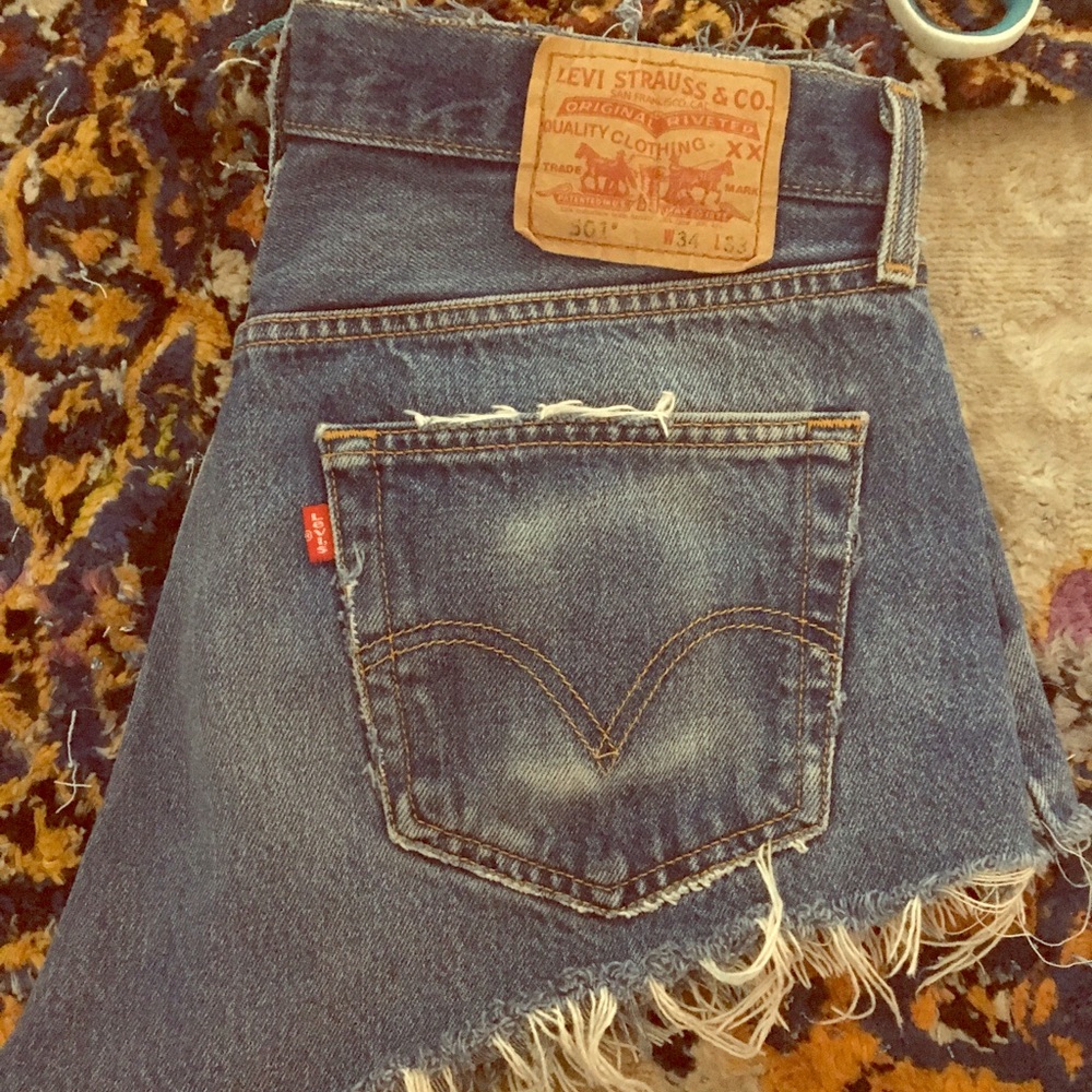 Levi distressed shorts