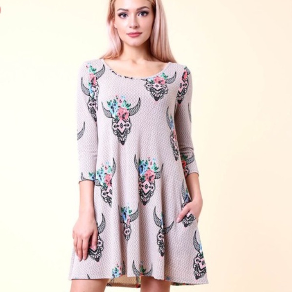 Fun bullhead print dress w/side pockets - Picture 5 of 7