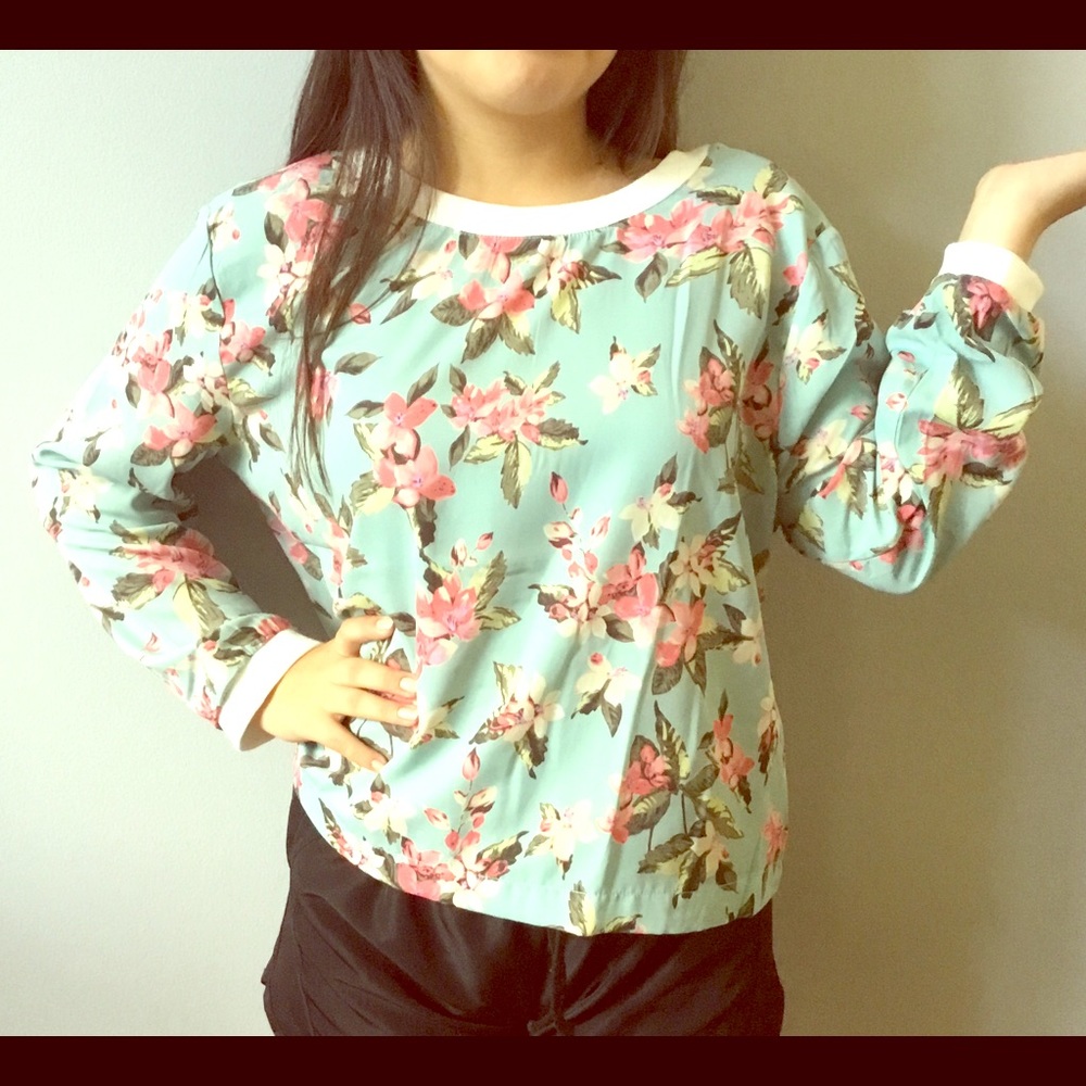 Beautiful flower tunic nwt