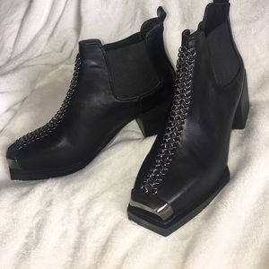 Chunky booties with toe cap