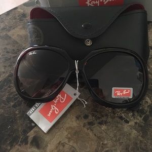 Brand new pair of new Ray-Ban's