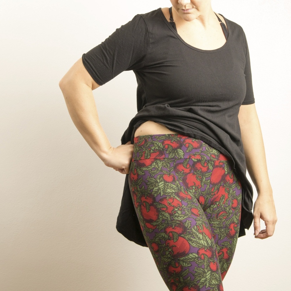 LuLaRoe Outfit Floral Print Leggings and Blk Shirt