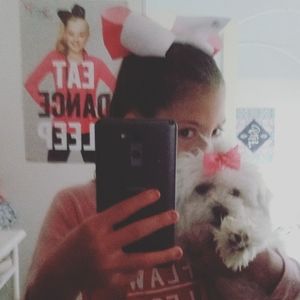 Meet your Posher, Chloe