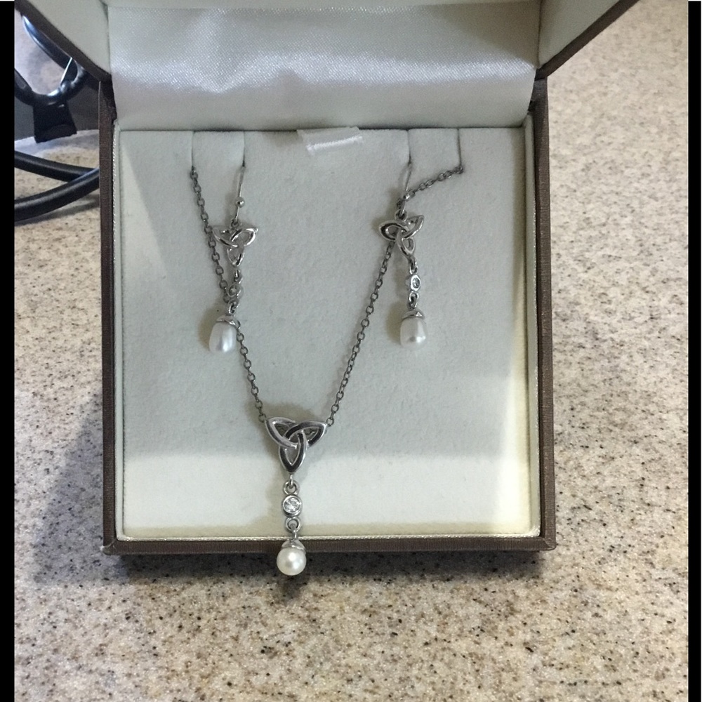 Pearl and necklace combo