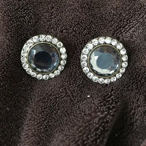 Eye catching earrings