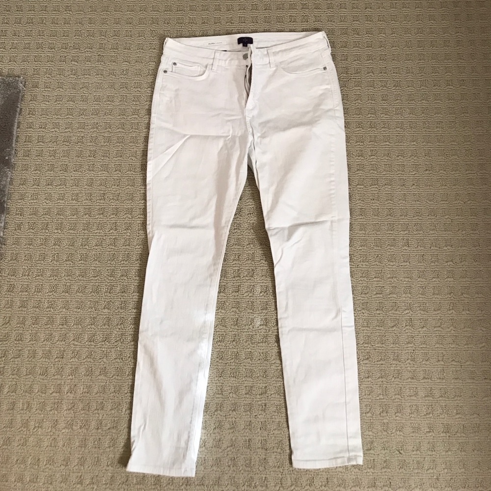 White NYDJ legging jeans